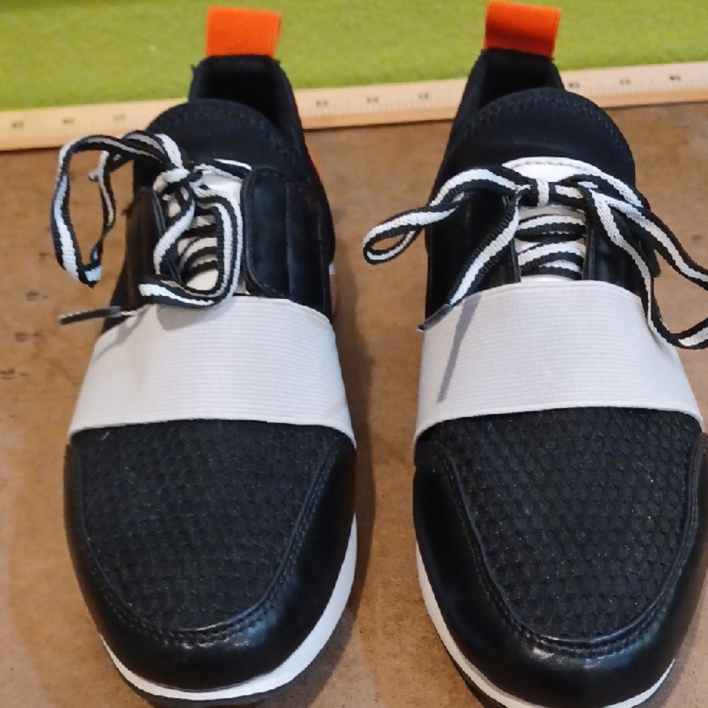 Brash Wmn's Sz 7 blk/wht/red Cody Slip-on Sneakers